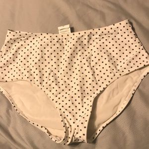 High-waisted bikini bottoms.